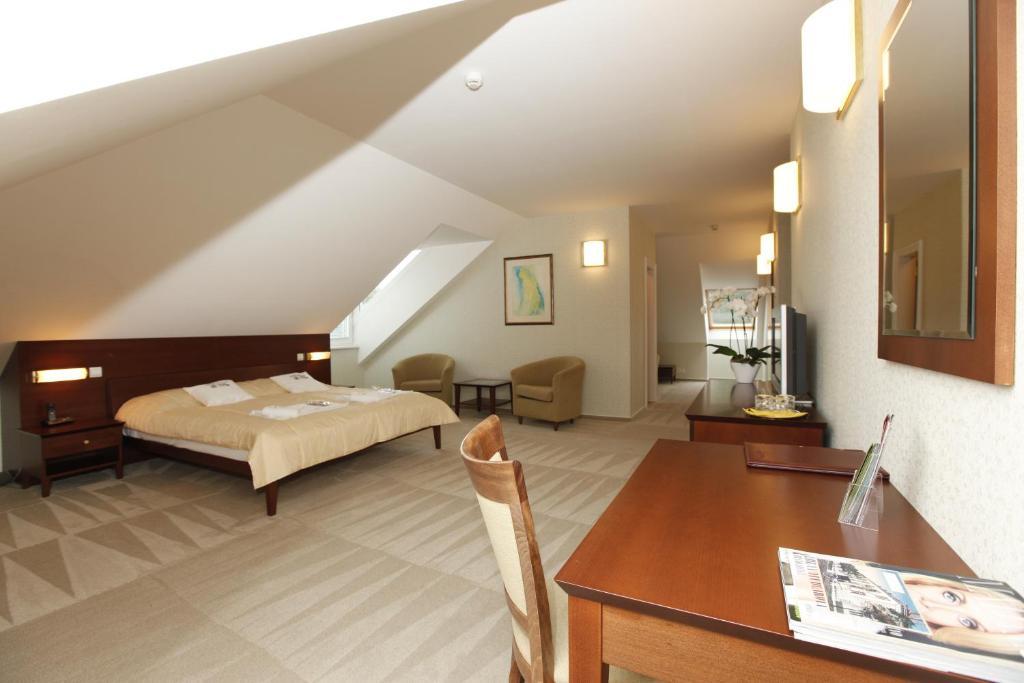 Hotel Sandor Pavillon Piest'any Quarto foto